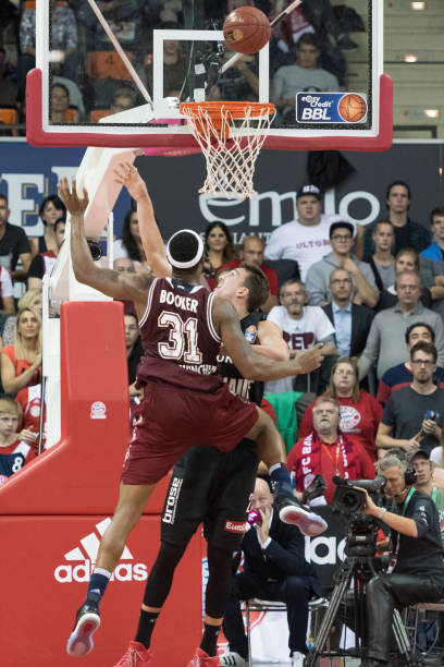 够在攻防两 够在攻防两